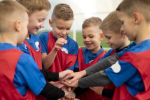 Inscrire son enfant au rugby : avantages et bienfaits, Pourquoi choisir le rugby pour mon enfant ?, Rugby enfant : valeurs et développement, À quel âge inscrire son enfant au rugby ?, Rugby vs football pour les enfants